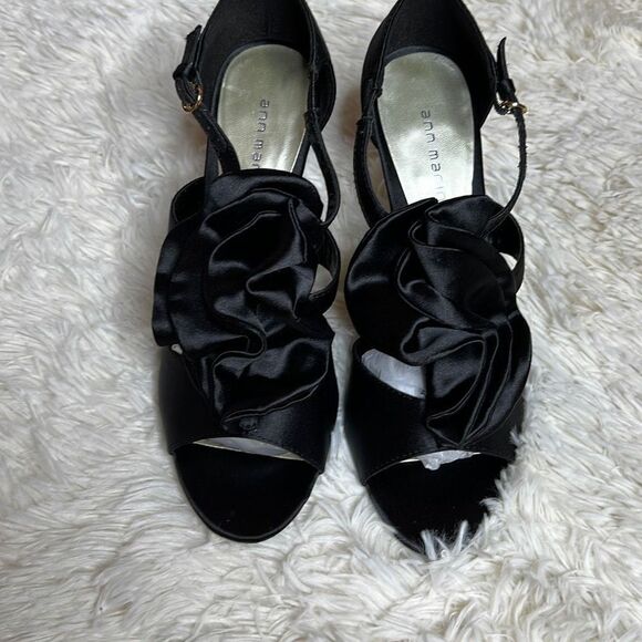 Ann Marino Honey Bun Black Satin Ruffle Heels Size 8.5 New - Picture 2 of 8